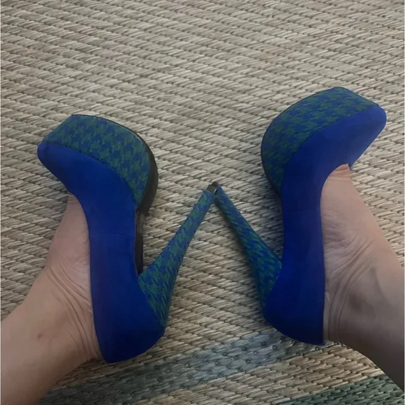 🧢 Blue green suede, embroidered platform, stiletto pumps, high heels, size 7
