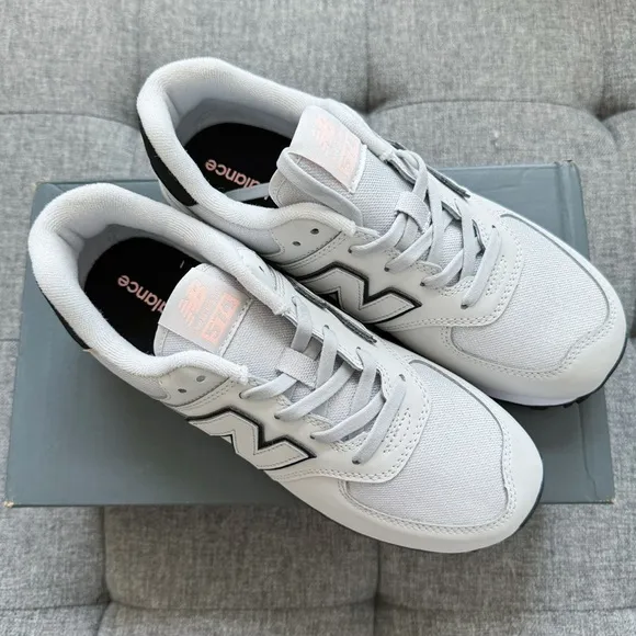 🤍🩶🦭 new balance 574 white light grey pink shoes