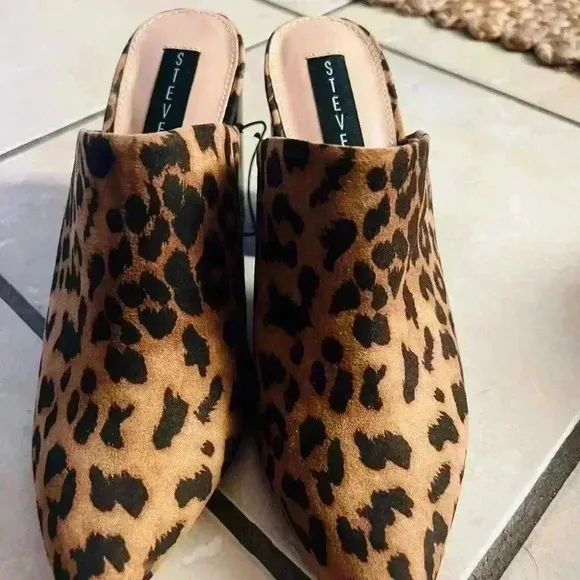 - Steven by Steve  Madden women’s shoes size 7 runs small in size