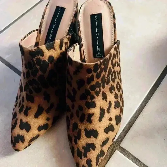 - Steven by Steve  Madden women’s shoes size 7 runs small in size
