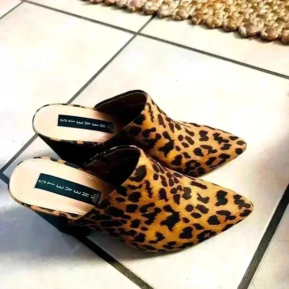 - Steven by Steve  Madden women’s shoes size 7 runs small in size
