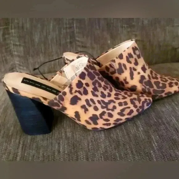 - Steven by Steve  Madden women’s shoes size 7 runs small in size