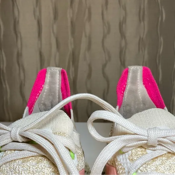 Adidas 4DFWD Reflective Women’s 9 Knit Stretch Running Shoes Halo Blush Q46444