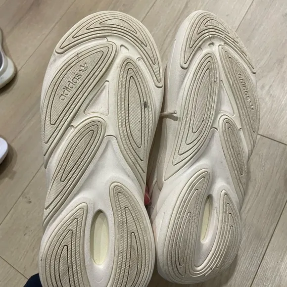 Adidas azelia men’s shoes sneakers being size 6 boys kids