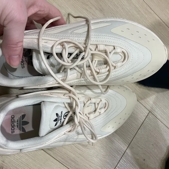 Adidas azelia men’s shoes sneakers being size 6 boys kids
