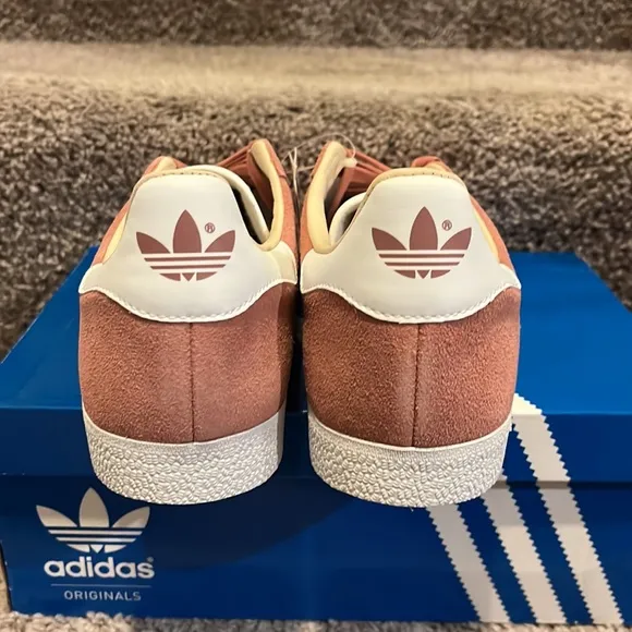 Adidas Gazelle shoes sneakers new CQ2186 Ash pink Women’s Size 9