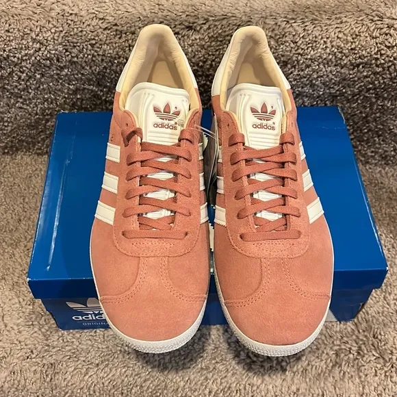 Adidas Gazelle shoes sneakers new CQ2186 Ash pink Women’s Size 9