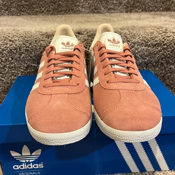 Adidas Gazelle shoes sneakers new CQ2186 Ash pink Women’s Size 9