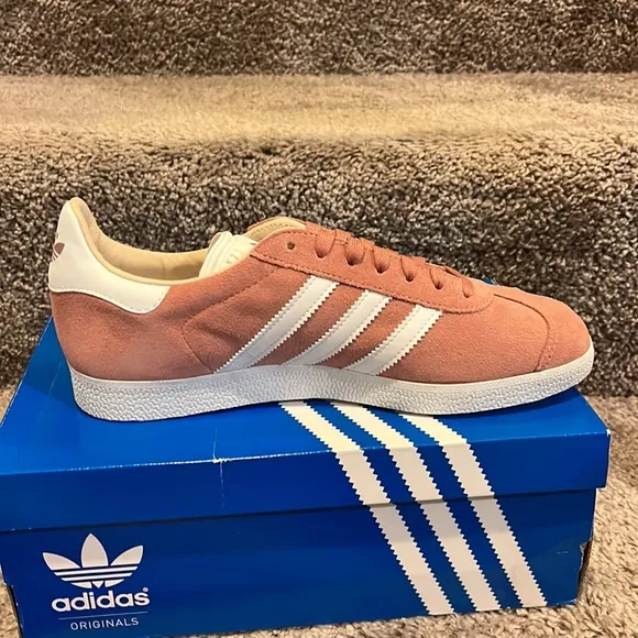 Adidas Gazelle shoes sneakers new CQ2186 Ash pink Women’s Size 9