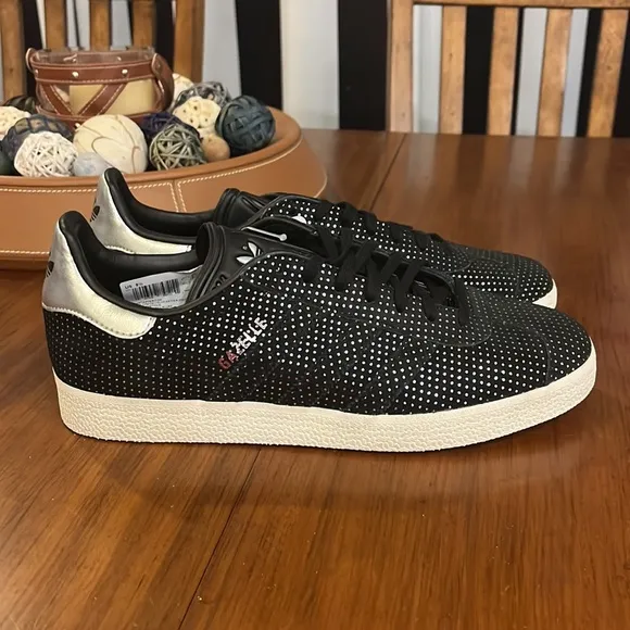 Adidas Gazelle Women’s shoes sneakers new black silver BY9363 Womens Size 9.5