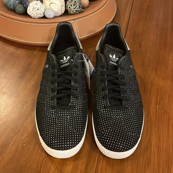 Adidas Gazelle Women’s shoes sneakers new black silver BY9363 Womens Size 9.5