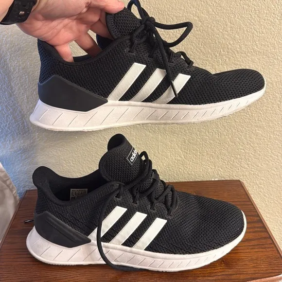 Adidas Men’s 10.5 Black