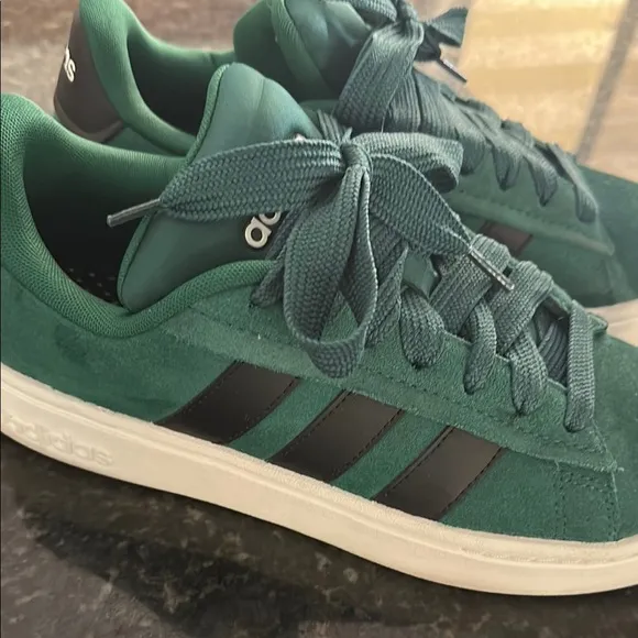 Adidas Men's Green Sneakers size 9.5