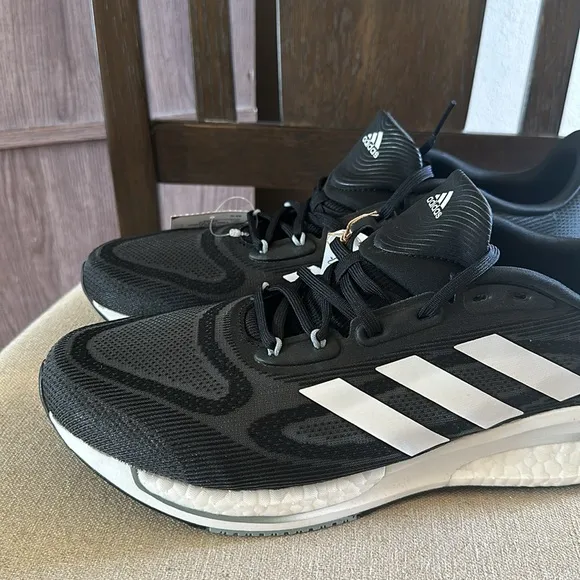 Adidas Men’s Supernova Sneakers Running Shoes Black White New Size 10
