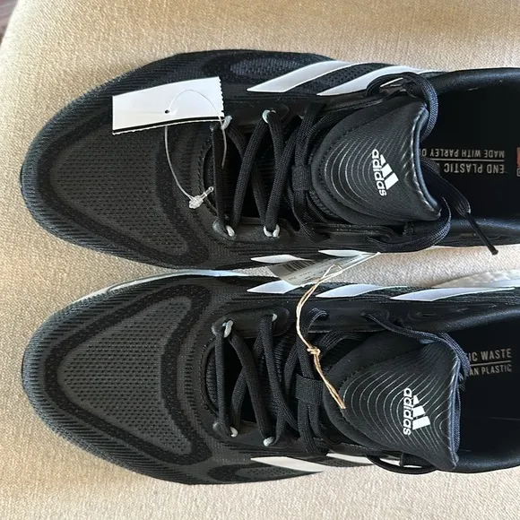 Adidas Men’s Supernova Sneakers Running Shoes Black White New Size 10