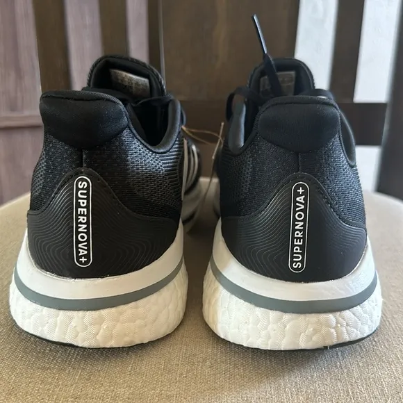 Adidas Men’s Supernova Sneakers Running Shoes Black White New Size 10