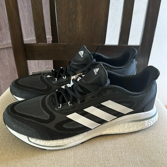 Adidas Men’s Supernova Sneakers Running Shoes Black White New Size 10