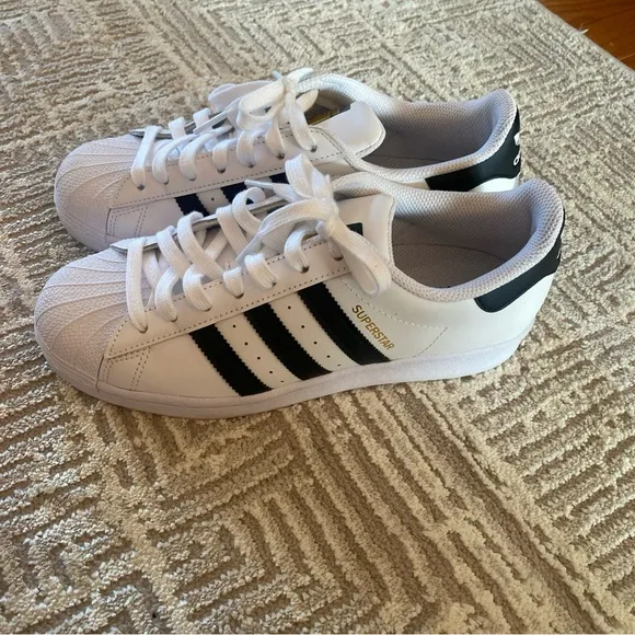 Adidas Men’s Superstar Black and white Tennis Shoes Sz 7.  NWOB