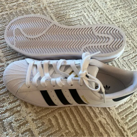 Adidas Men’s Superstar Black and white Tennis Shoes Sz 7.  NWOB