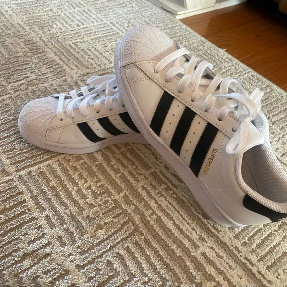 Adidas Men’s Superstar Black and white Tennis Shoes Sz 7.  NWOB