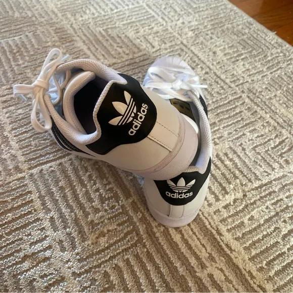 Adidas Men’s Superstar Black and white Tennis Shoes Sz 7.  NWOB