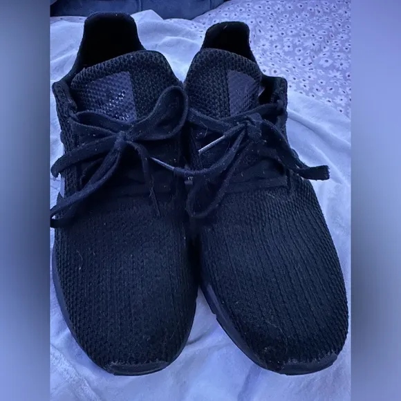 Adidas men’s SWIFT RUN 1.0 SHOES size 7