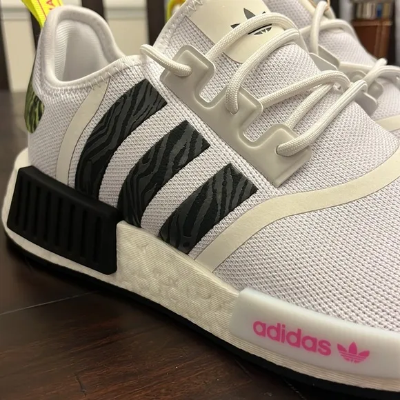 Adidas NMD_R1 NMD Boost shoes sneakers IE9624 white black Women’s Size 7.5
