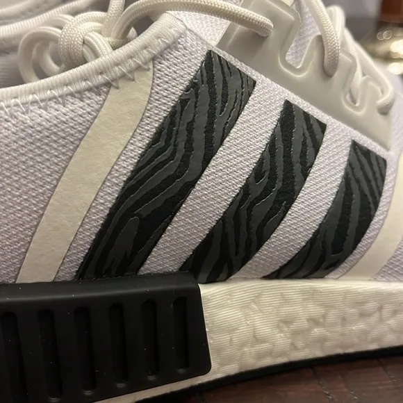 Adidas NMD_R1 NMD Boost shoes sneakers IE9624 white black Women’s Size 7.5