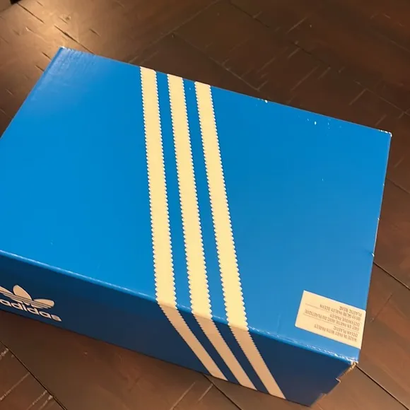 Adidas NMD_R1 NMD Boost shoes sneakers IE9624 white black Women’s Size 7.5