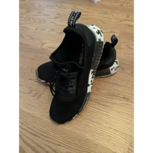 Adidas Nmd_R1 Sneaker Shoe Men’s Size 11.5 Color Splash Midnight Black/White