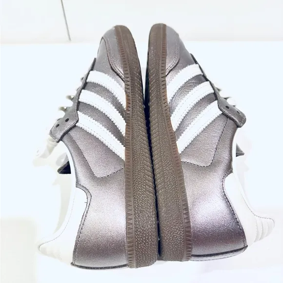 Adidas OG Samba shoes in color supplier cloud/ off white/ gum women’s 6.5