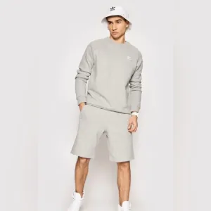 Adidas originals heavy sweater- heather grey🩶