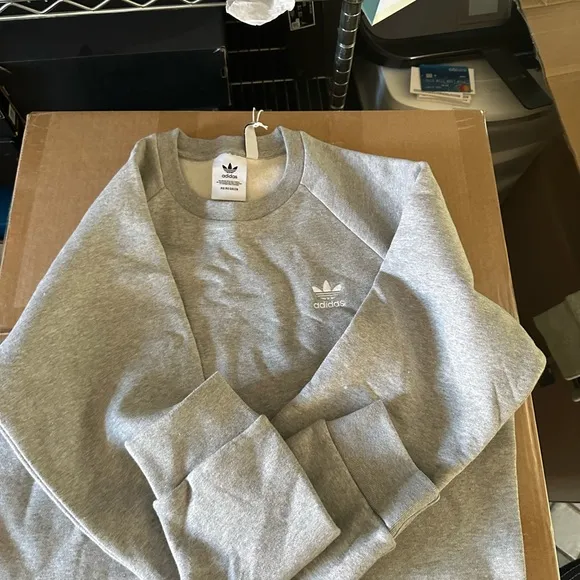 Adidas originals heavy sweater- heather grey🩶