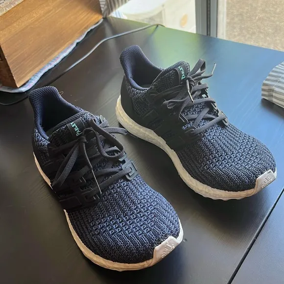 ADIDAS Parley Ultraboost Women’s Knit Running Shoes Deep Ocean Blue Sz 6.5
