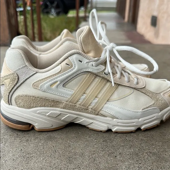 Adidas Response CL, off white/tan Women’s Shoes Size 10