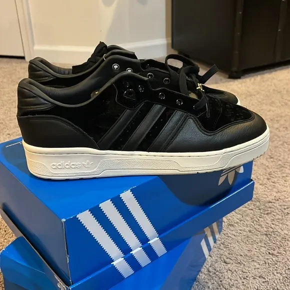 Adidas Rivarly Low black velvet shoes sneakers new mens EH0181 men’s size 12