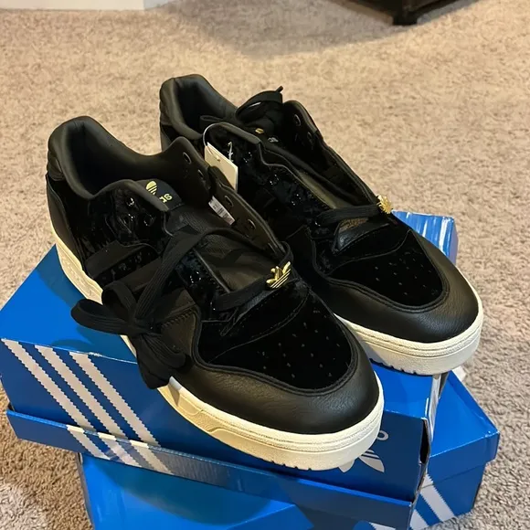 Adidas Rivarly Low black velvet shoes sneakers new mens EH0181 men’s size 12