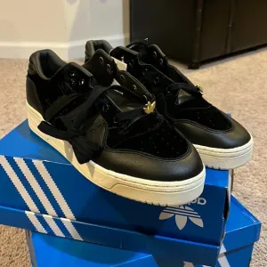 Adidas Rivarly Low black velvet shoes sneakers new mens EH0181 men’s size 12