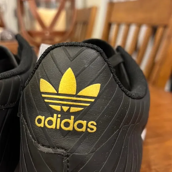 Adidas Samoa Plus shoes sneakers new D69362 black gold Men’s Size 9.5
