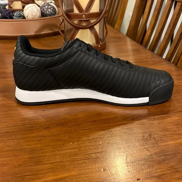 Adidas Samoa Plus shoes sneakers new D69362 black gold Men’s Size 9.5