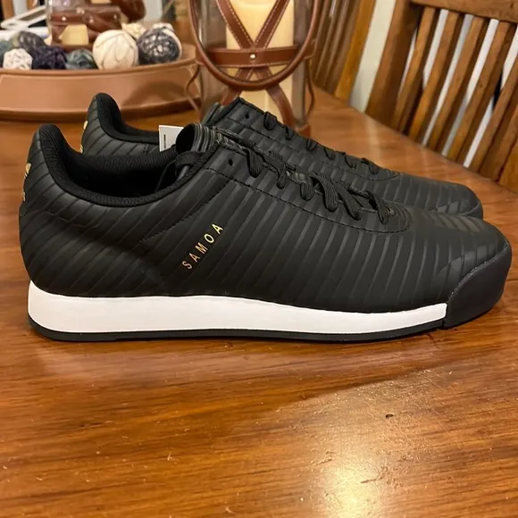 Adidas Samoa Plus shoes sneakers new D69362 black gold Men’s Size 9.5