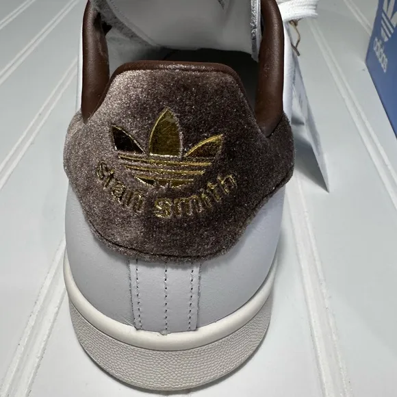 Adidas Stan Smith NWT women’s shoes white brown gold size 8