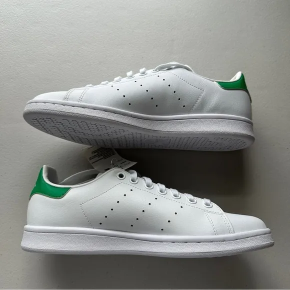 Adidas Stan Smith Sneaker in Cloud White Green Youth Size 6.5 Womens 8.5