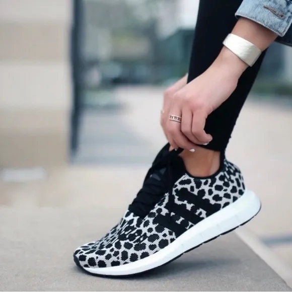 Adidas Swift Leanord Print Running Shoes