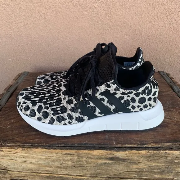 Adidas Swift Leanord Print Running Shoes