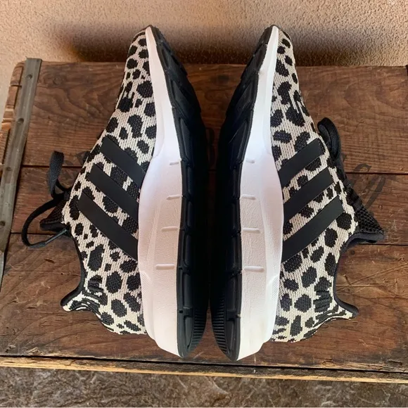 Adidas Swift Leanord Print Running Shoes