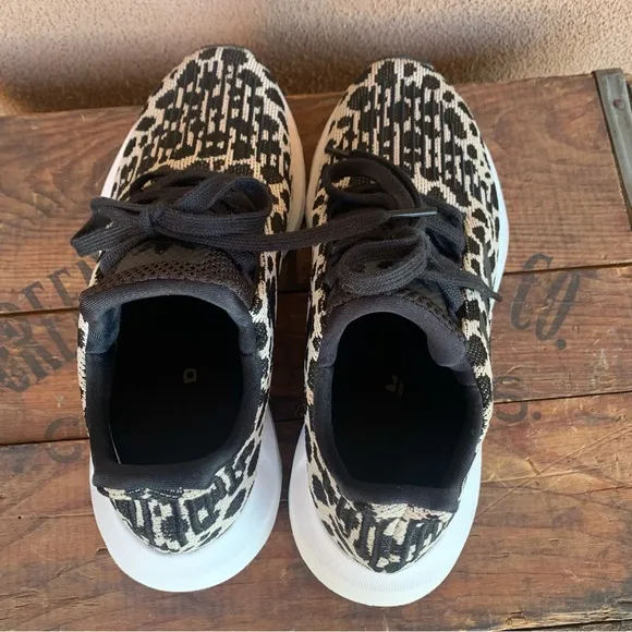 Adidas Swift Leanord Print Running Shoes