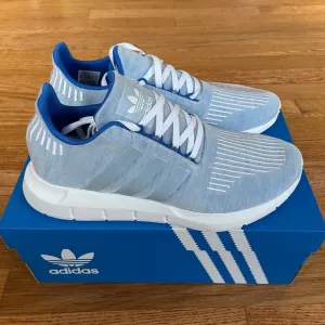 Adidas Swift Run Blue / White Shoes