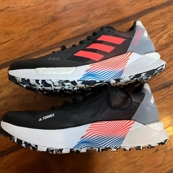 Adidas Terrex 249 Agravic Trail shoes women’s 7.5 black pink running athletic