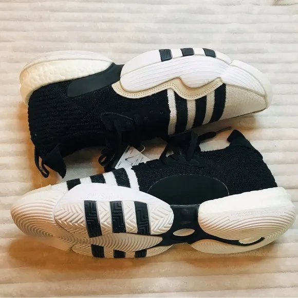 adidas Trae Young 2.0 Basketball Shoes Black White Sneakers Men’s size 12